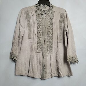 Boutique Grey Lace 3/4 Sleeve Pintuck Top LG Button Front Floral Romantic BOHO